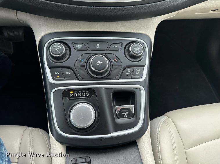 image for item DX3726 2017 Chrysler  200 