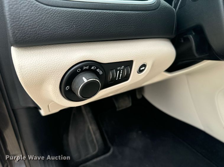 image for item DX3726 2017 Chrysler  200 