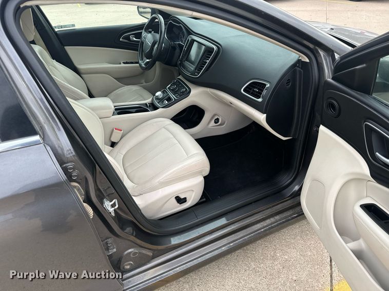 image for item DX3726 2017 Chrysler  200 