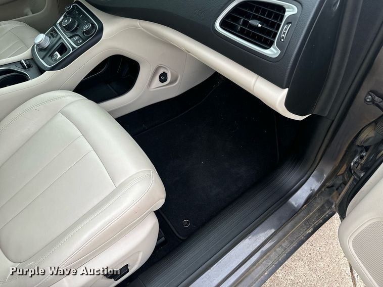 image for item DX3726 2017 Chrysler  200 