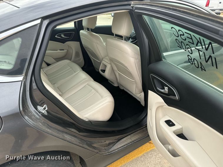 image for item DX3726 2017 Chrysler  200 