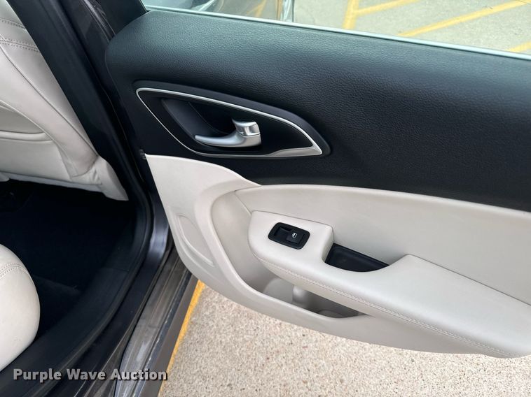 image for item DX3726 2017 Chrysler  200 