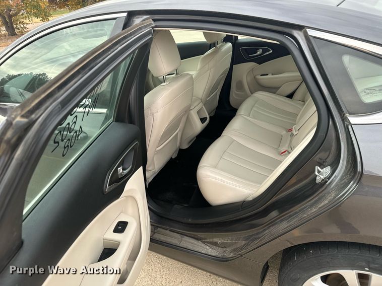 image for item DX3726 2017 Chrysler  200 