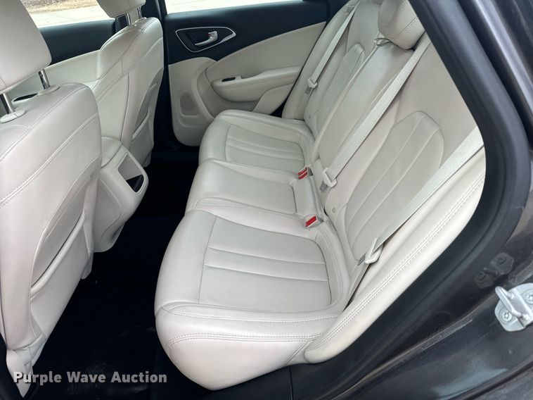 image for item DX3726 2017 Chrysler  200 