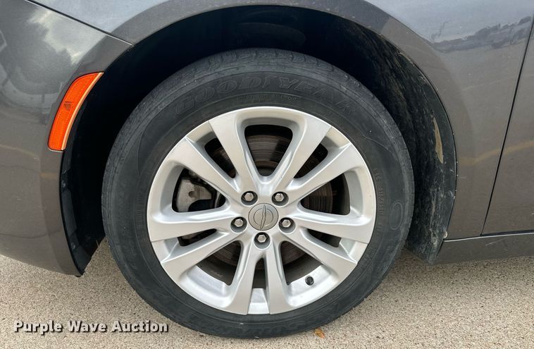 image for item DX3726 2017 Chrysler  200 