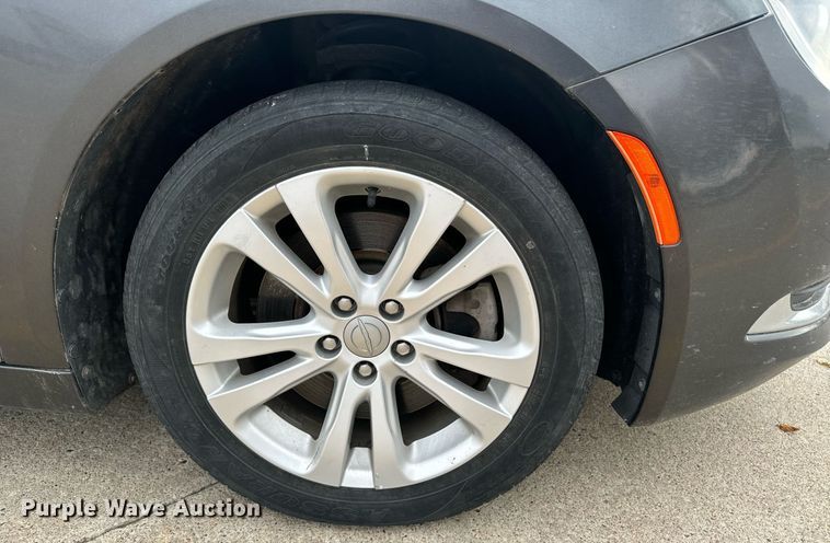 image for item DX3726 2017 Chrysler  200 