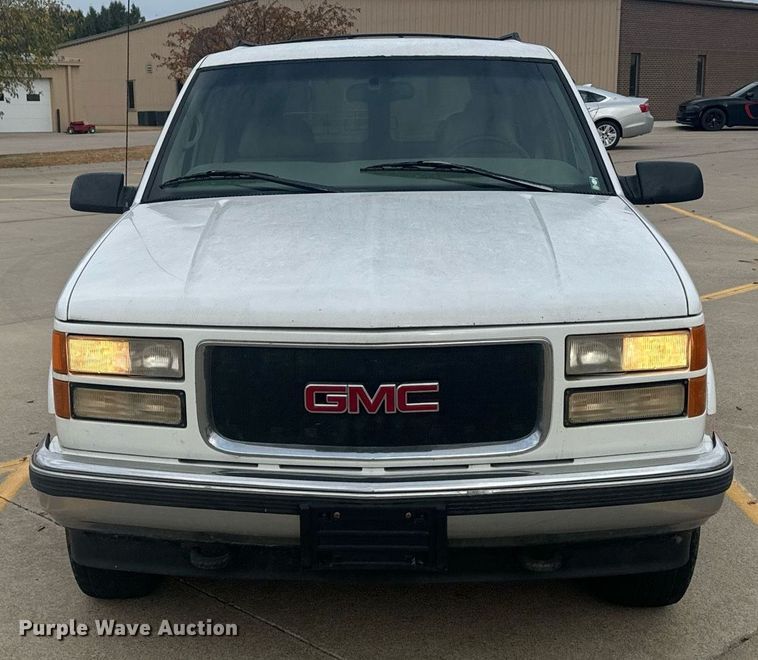 image for item DX3728 1999 GMC Suburban 1500 SUV