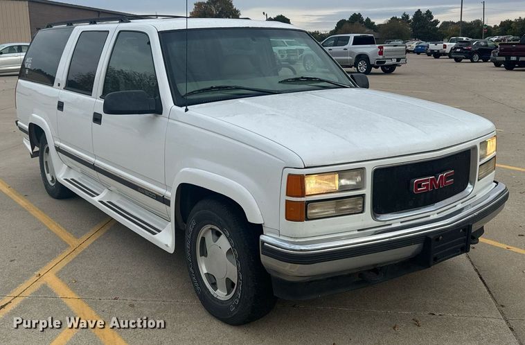 image for item DX3728 1999 GMC Suburban 1500 SUV
