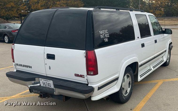 image for item DX3728 1999 GMC Suburban 1500 SUV