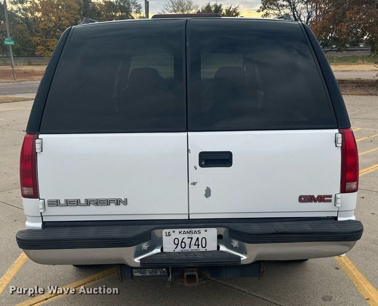 image for item DX3728 1999 GMC Suburban 1500 SUV