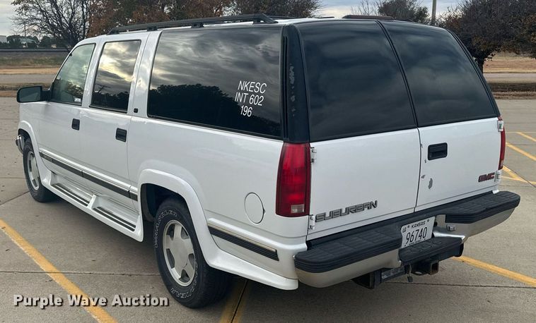 image for item DX3728 1999 GMC Suburban 1500 SUV