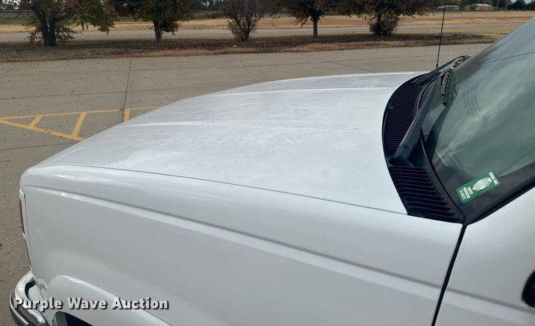 image for item DX3728 1999 GMC Suburban 1500 SUV