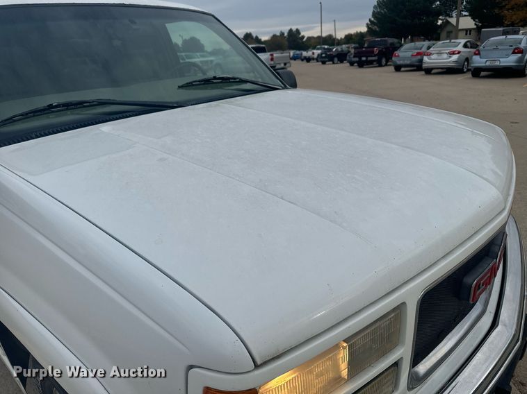 image for item DX3728 1999 GMC Suburban 1500 SUV