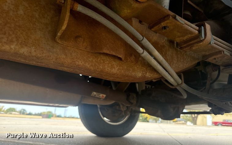 image for item DX3728 1999 GMC Suburban 1500 SUV