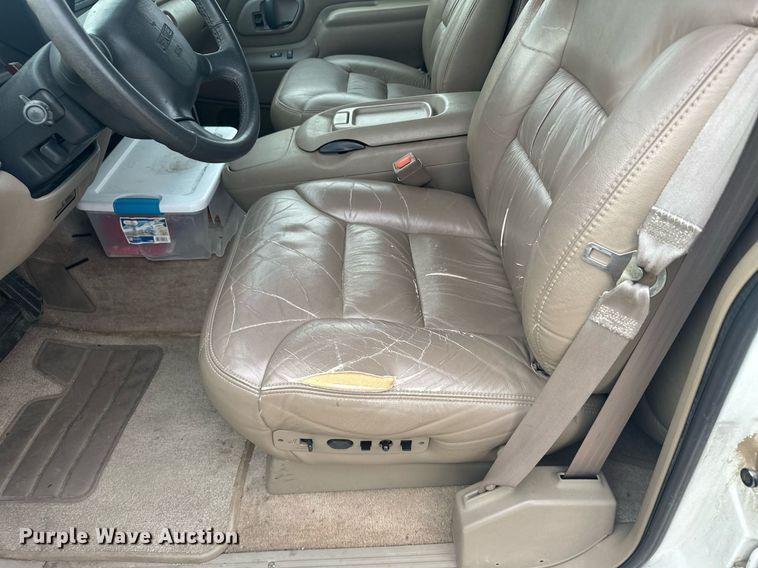 image for item DX3728 1999 GMC Suburban 1500 SUV