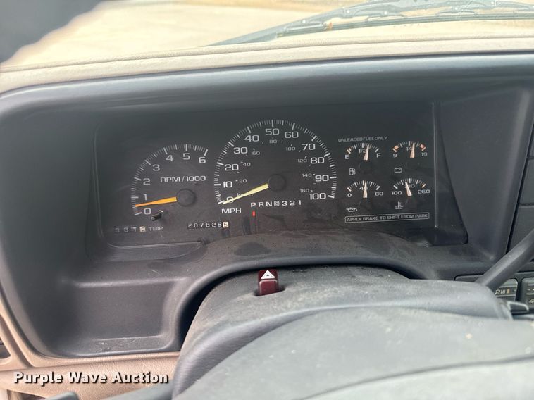 image for item DX3728 1999 GMC Suburban 1500 SUV