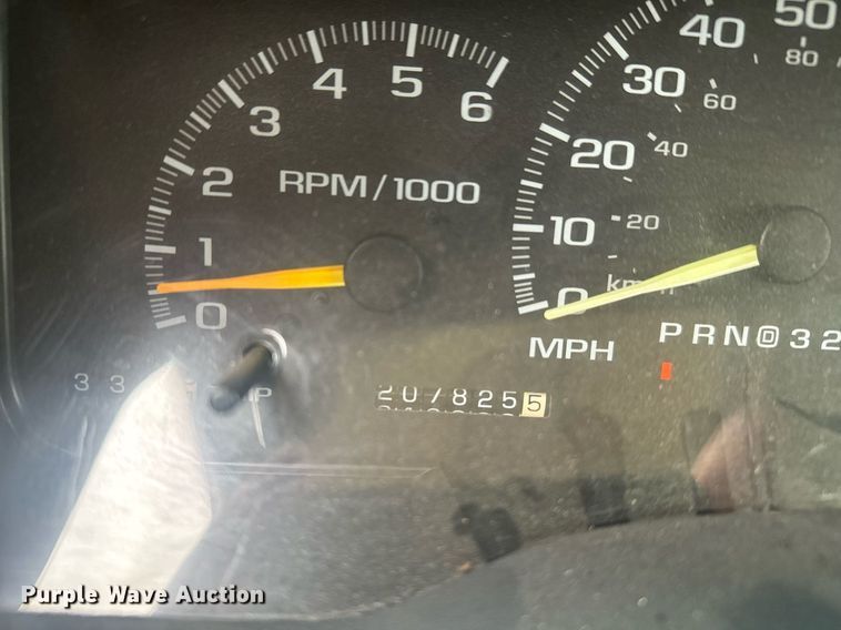 image for item DX3728 1999 GMC Suburban 1500 SUV