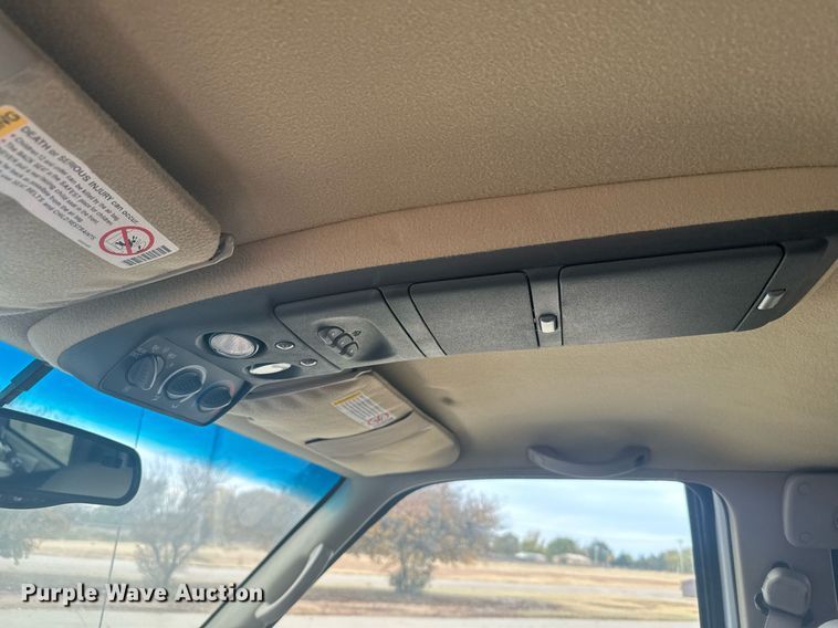 image for item DX3728 1999 GMC Suburban 1500 SUV