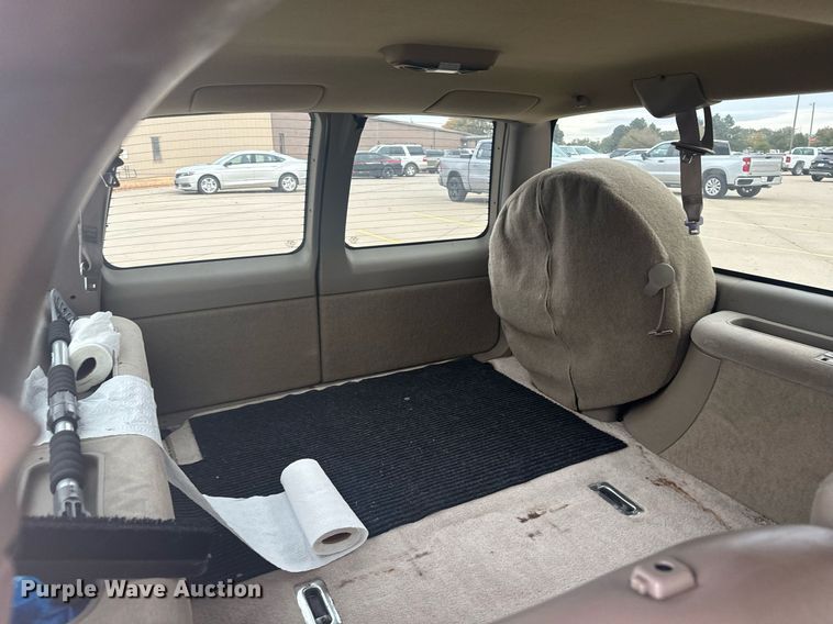 image for item DX3728 1999 GMC Suburban 1500 SUV