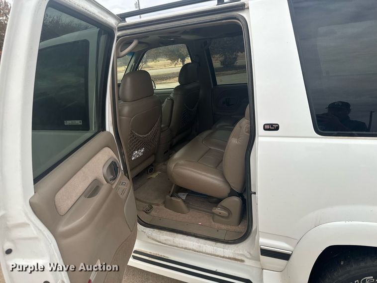 image for item DX3728 1999 GMC Suburban 1500 SUV