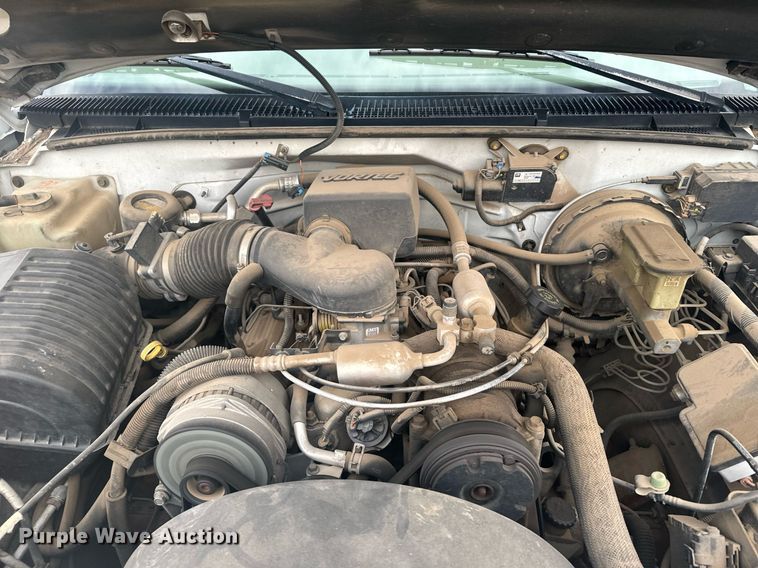 image for item DX3728 1999 GMC Suburban 1500 SUV