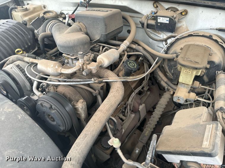 image for item DX3728 1999 GMC Suburban 1500 SUV