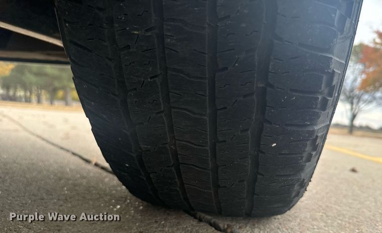 image for item DX3728 1999 GMC Suburban 1500 SUV