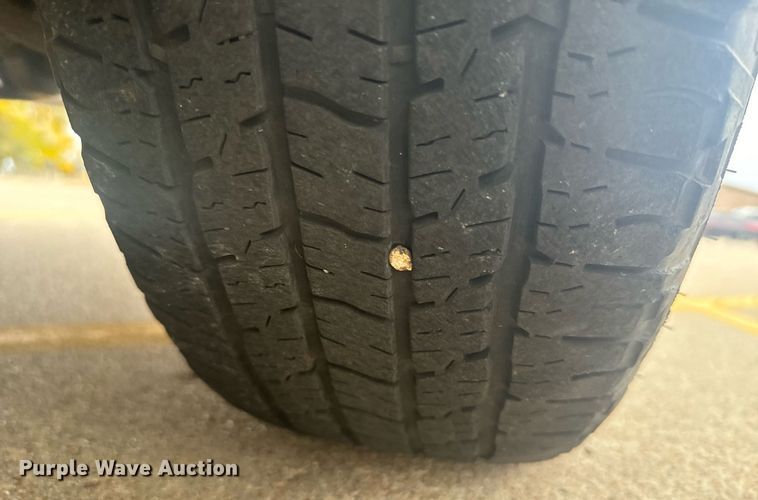 image for item DX3728 1999 GMC Suburban 1500 SUV