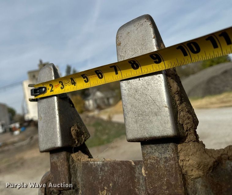 image for item DX3731 2010 John Deere 310J backhoe