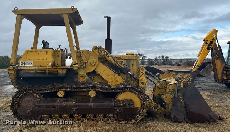 image for item DX3742 1977 Caterpillar 977L track loader