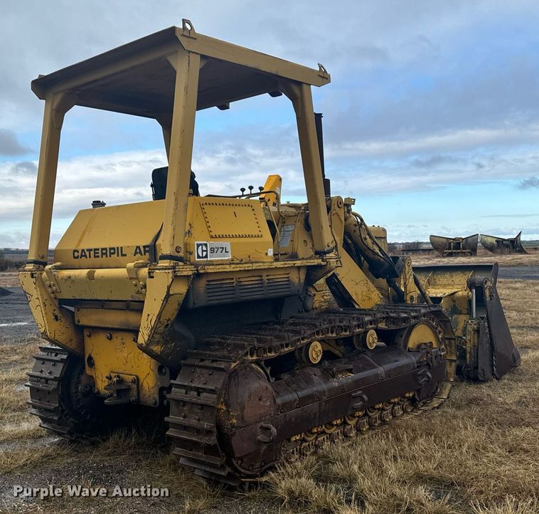 image for item DX3742 1977 Caterpillar 977L track loader