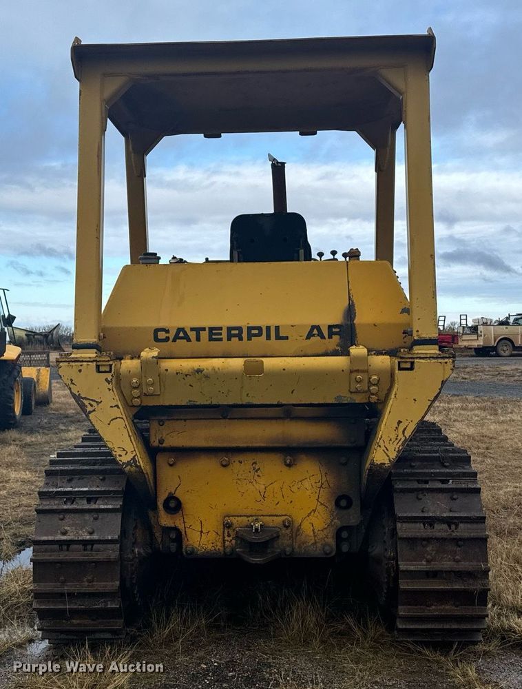 image for item DX3742 1977 Caterpillar 977L track loader