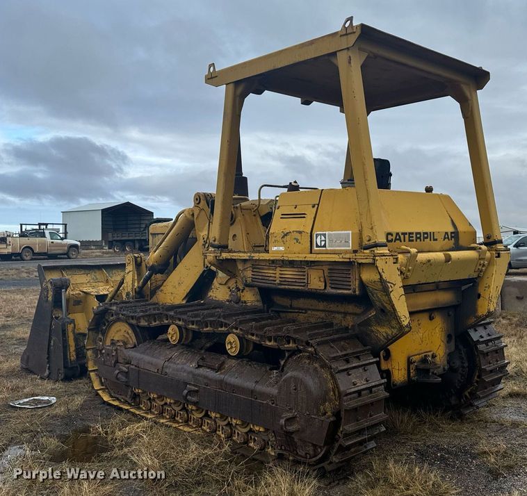 image for item DX3742 1977 Caterpillar 977L track loader