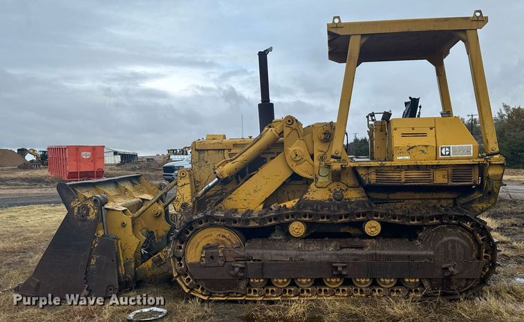 image for item DX3742 1977 Caterpillar 977L track loader