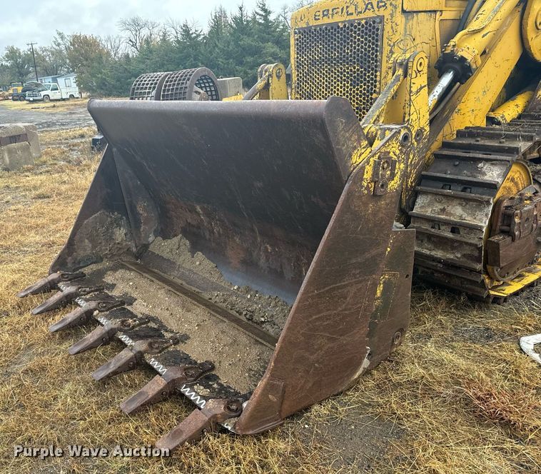 image for item DX3742 1977 Caterpillar 977L track loader