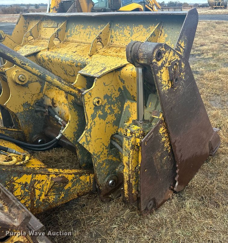 image for item DX3742 1977 Caterpillar 977L track loader