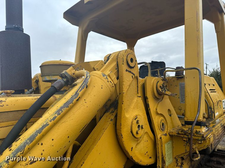 image for item DX3742 1977 Caterpillar 977L track loader
