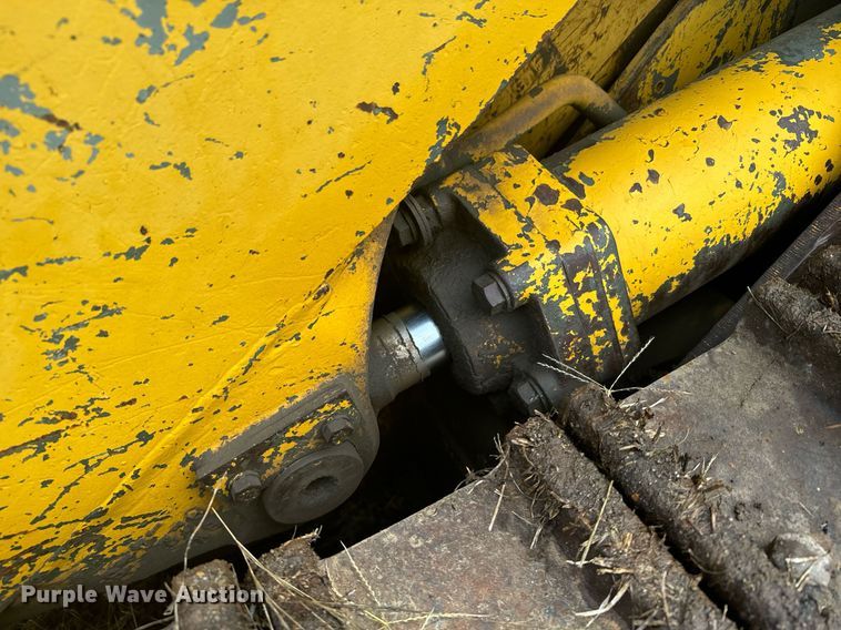 image for item DX3742 1977 Caterpillar 977L track loader