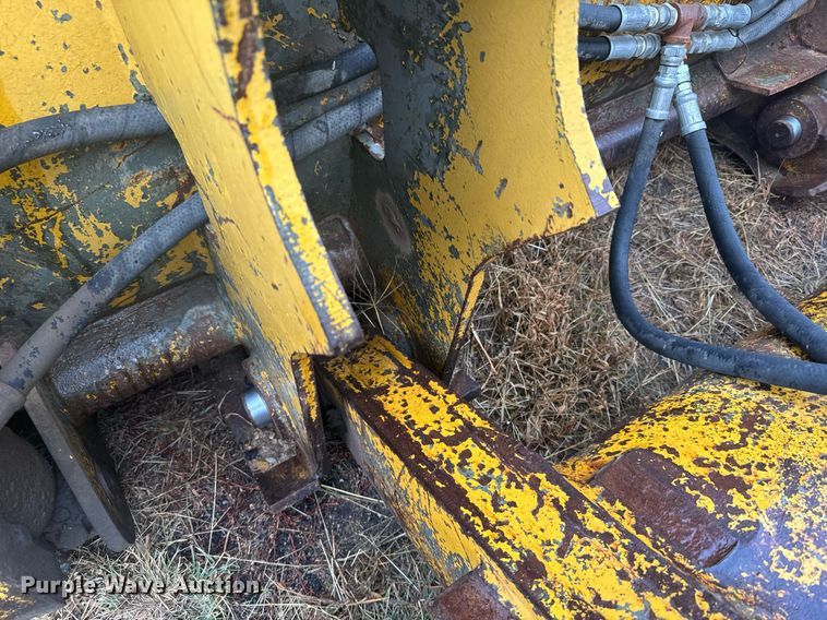 image for item DX3742 1977 Caterpillar 977L track loader