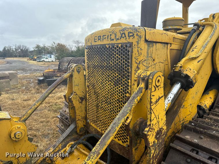 image for item DX3742 1977 Caterpillar 977L track loader