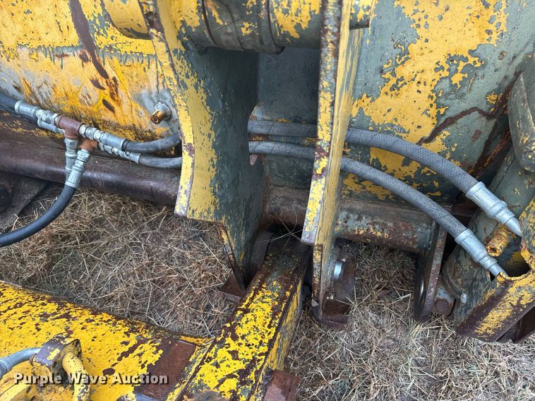 image for item DX3742 1977 Caterpillar 977L track loader