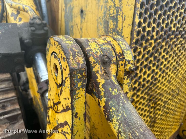 image for item DX3742 1977 Caterpillar 977L track loader