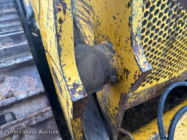 image for item DX3742 1977 Caterpillar 977L track loader