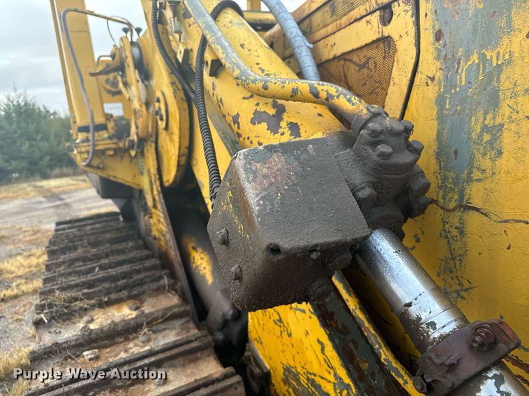 image for item DX3742 1977 Caterpillar 977L track loader