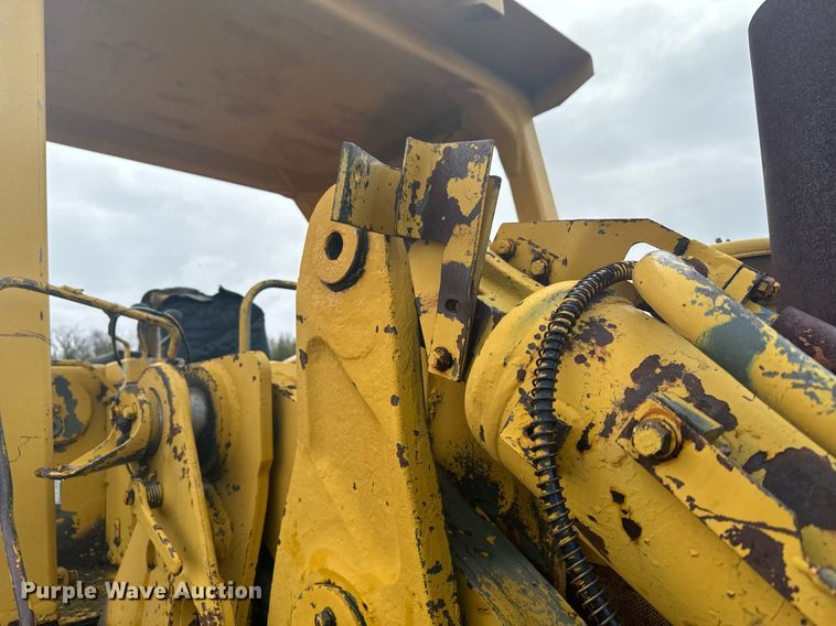 image for item DX3742 1977 Caterpillar 977L track loader