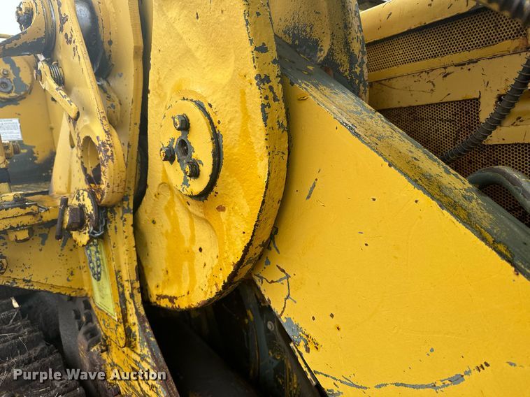 image for item DX3742 1977 Caterpillar 977L track loader