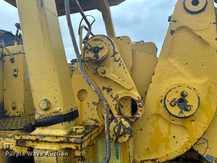 image for item DX3742 1977 Caterpillar 977L track loader