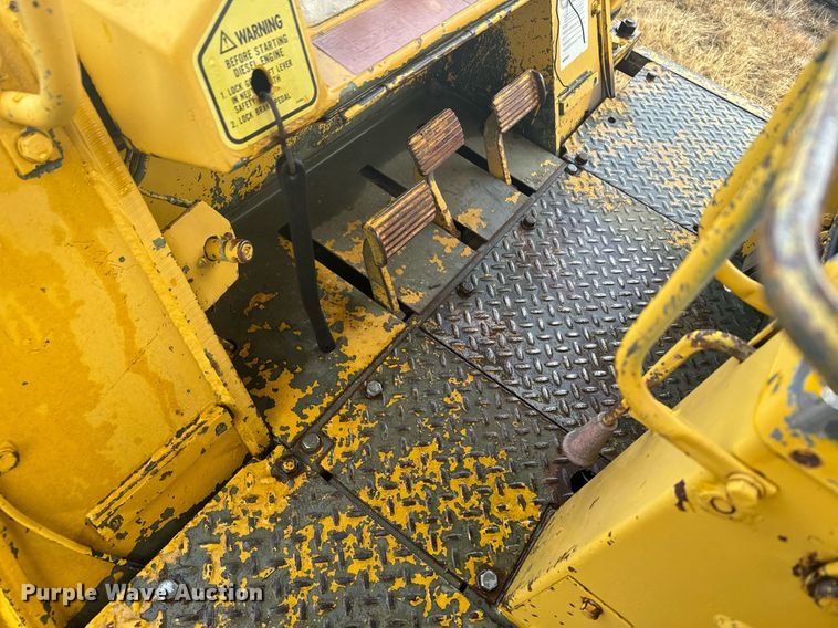 image for item DX3742 1977 Caterpillar 977L track loader