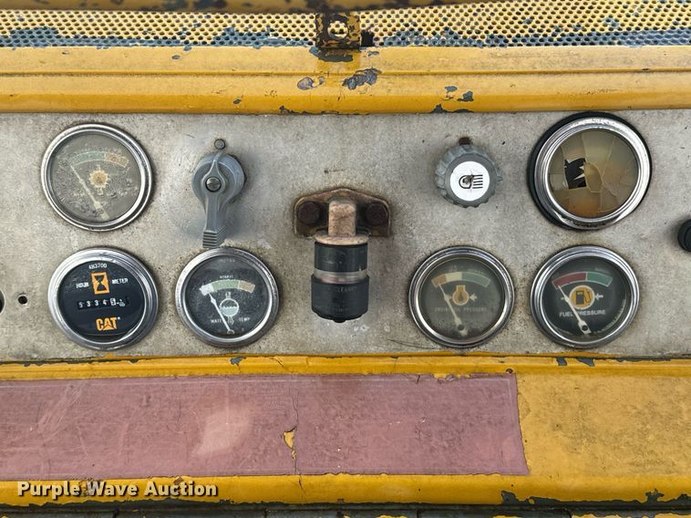 image for item DX3742 1977 Caterpillar 977L track loader