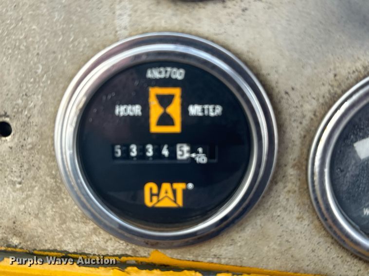 image for item DX3742 1977 Caterpillar 977L track loader